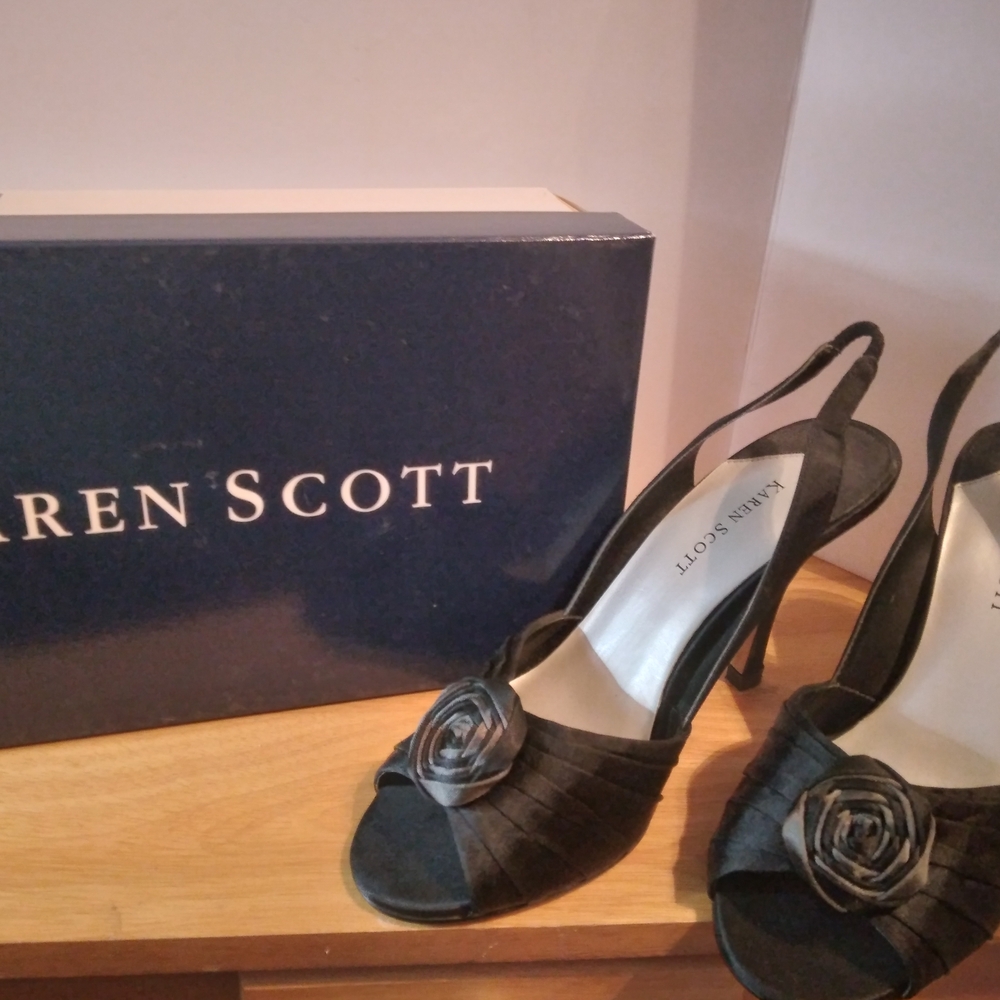 Karen Scott Elegant Black Slingback Heels with Floral Accent